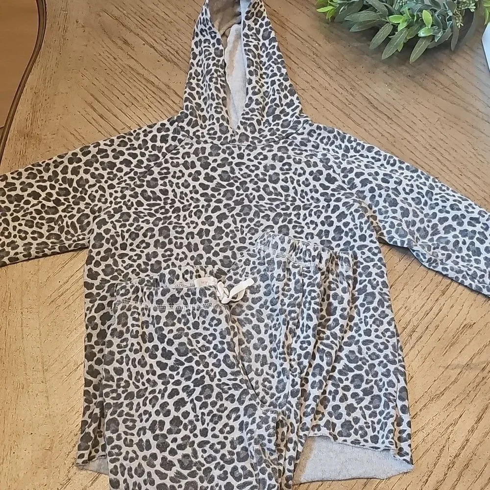 Leopard Print Hoodie and Pants Set Size  M Girls